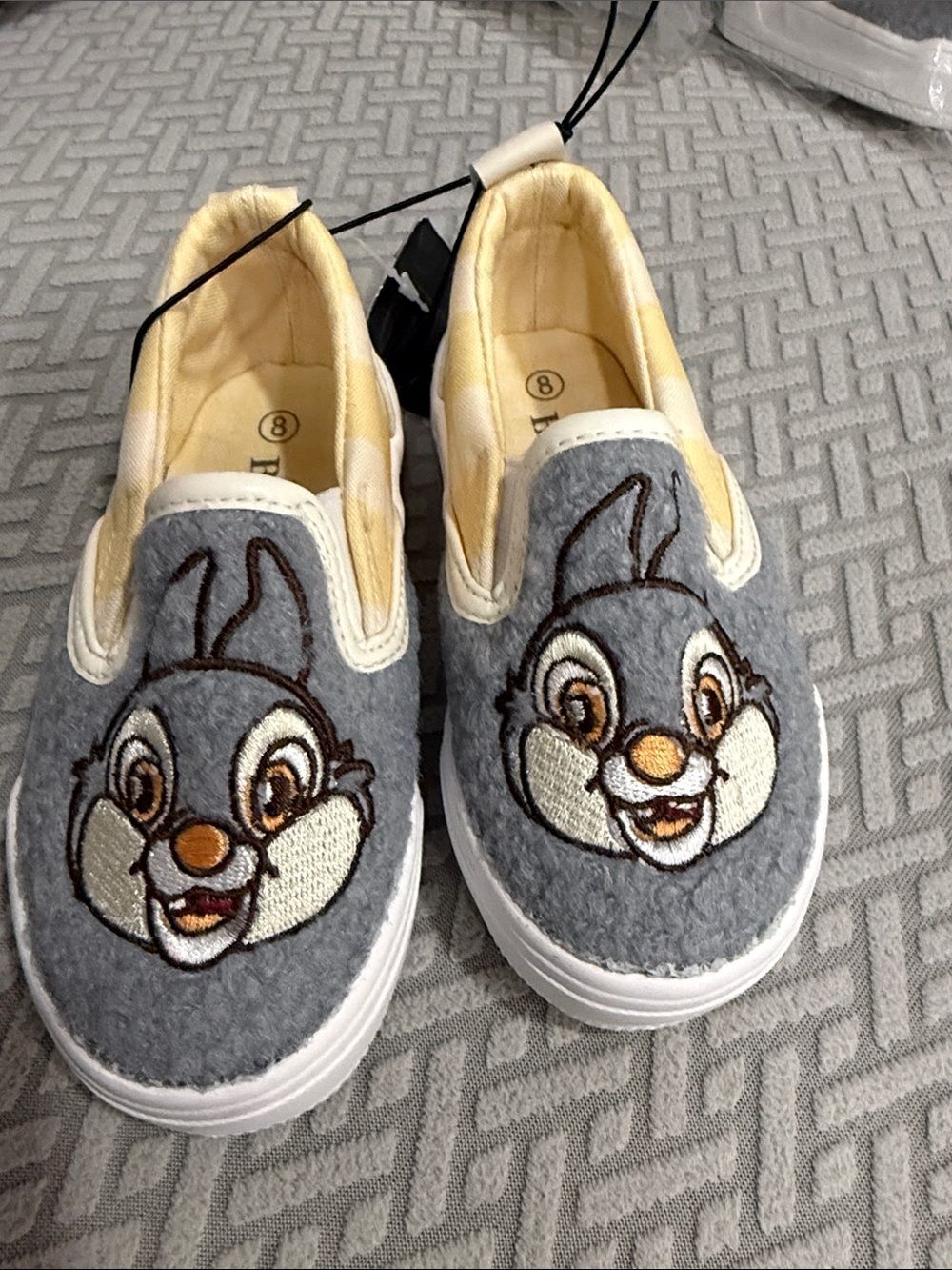 Disney Bambi Kids Slip-On Character
Low Top Sneakers in Gray Size 8